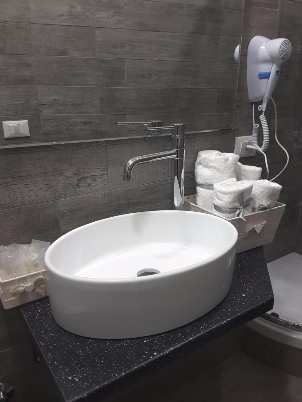 فوجيا B&B Abatjour - Ambiente Sanificato - Test Antilegionella Assolto المظهر الخارجي الصورة